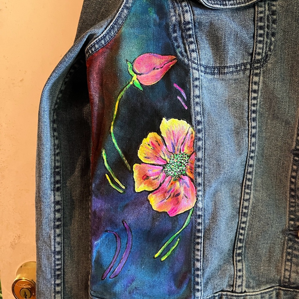 ! Hand painted Floral Painted Denim Jacket - Picture 7 of 8